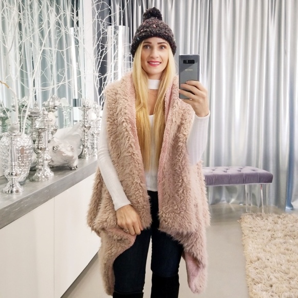 VEST Blush Faux Fur Vest - Picture 2 of 6